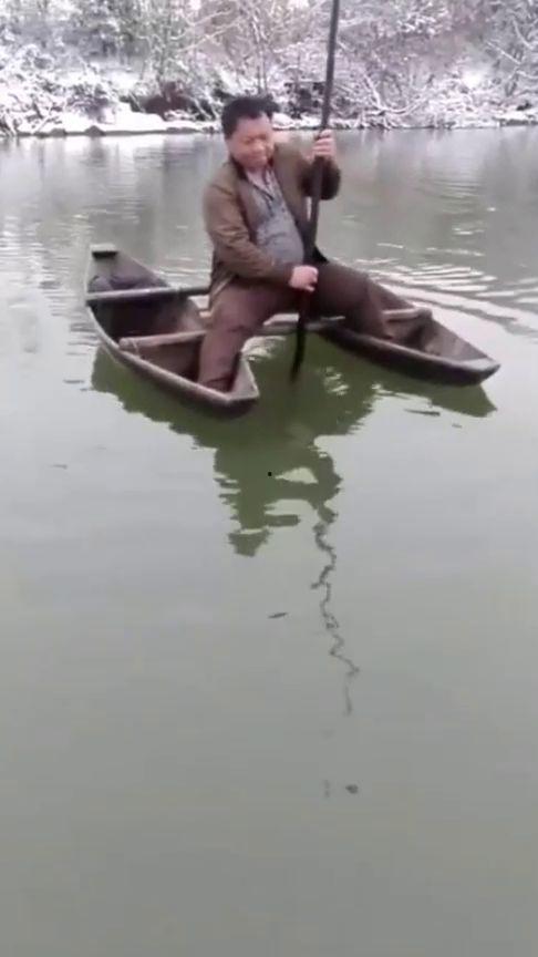 吃瓜脚踏几只船